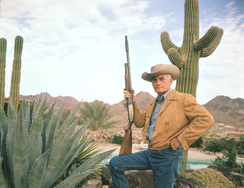 Goldwater con rifle